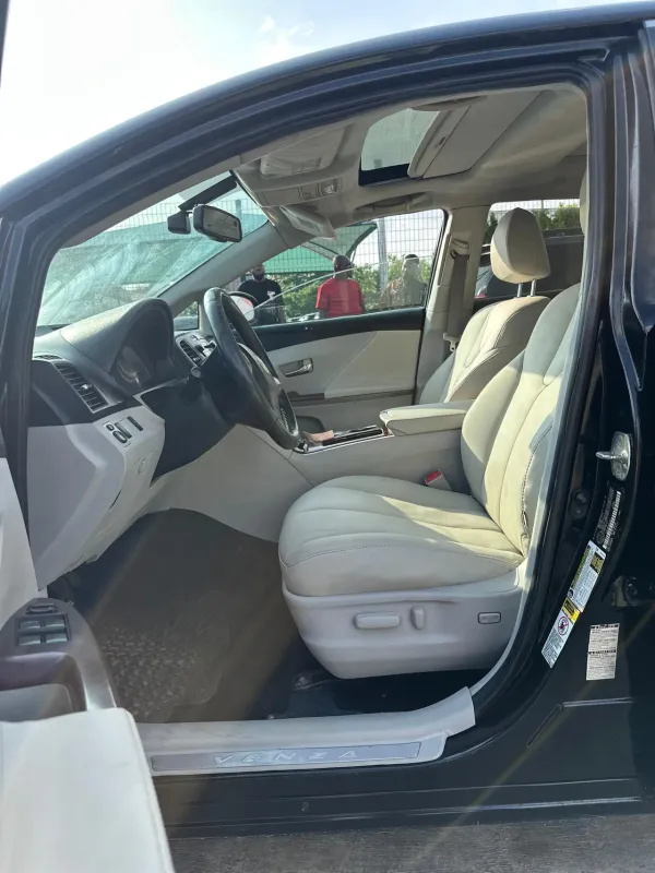 Thumbnail 6 of 2011 Toyota Venza