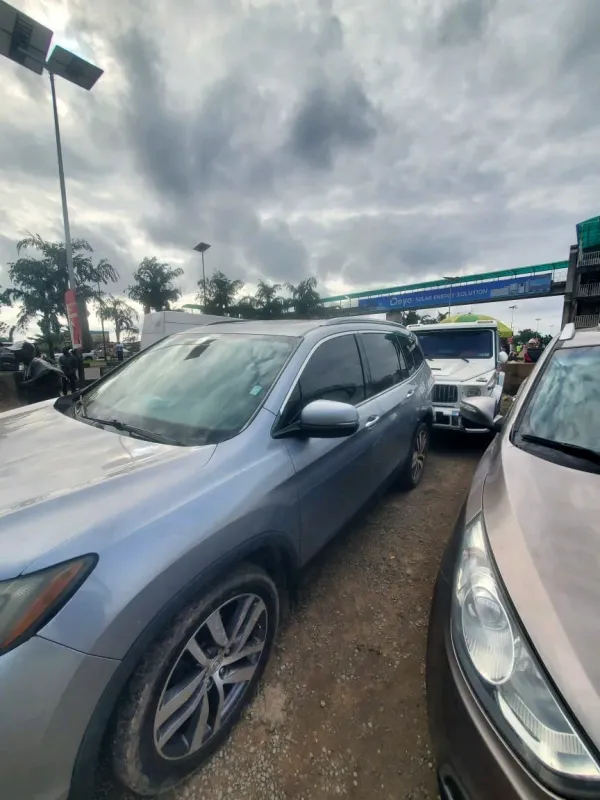 Thumbnail 3 of 2017 Honda Pilot