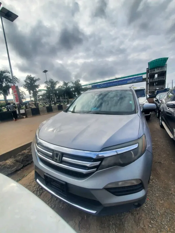 Thumbnail 2 of 2017 Honda Pilot