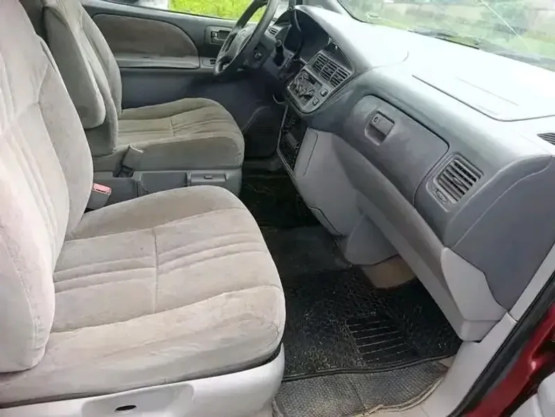 Main image of 2004 Toyota Sienna