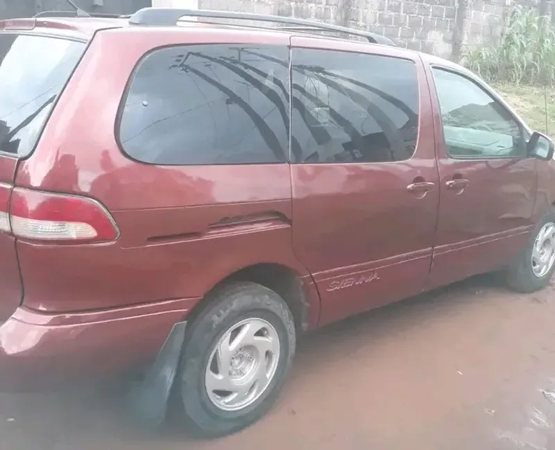 Thumbnail 3 of 2004 Toyota Sienna