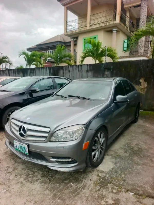 Thumbnail 2 of 2011 Mercedes-Benz C-Class C300