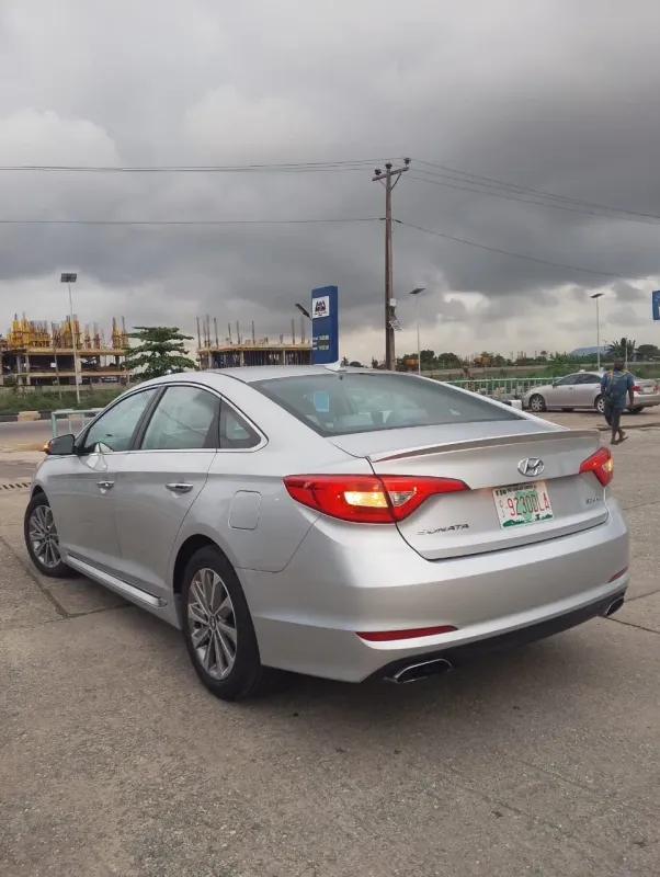 Thumbnail 2 of 2017 Hyundai Sonata