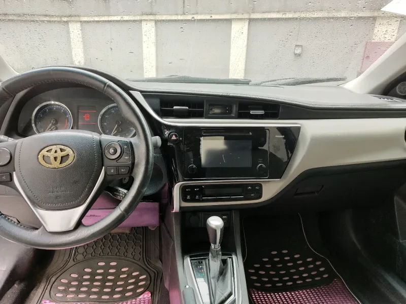 Thumbnail 3 of 2017 Toyota Corolla le
