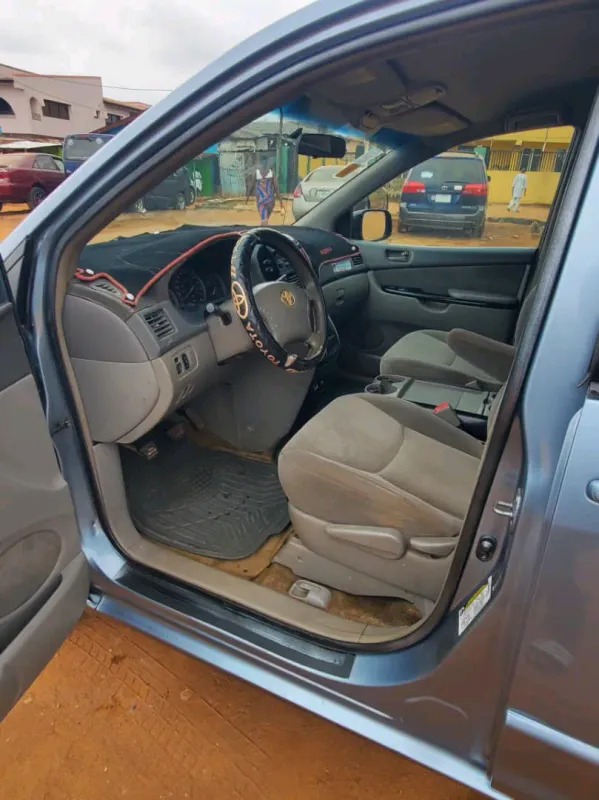 Thumbnail 5 of 2005 Toyota Sienna