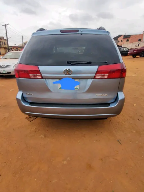 Thumbnail 3 of 2005 Toyota Sienna