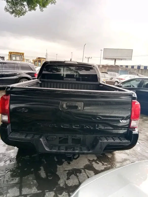 Thumbnail 3 of 2017 Toyota Tacoma xle