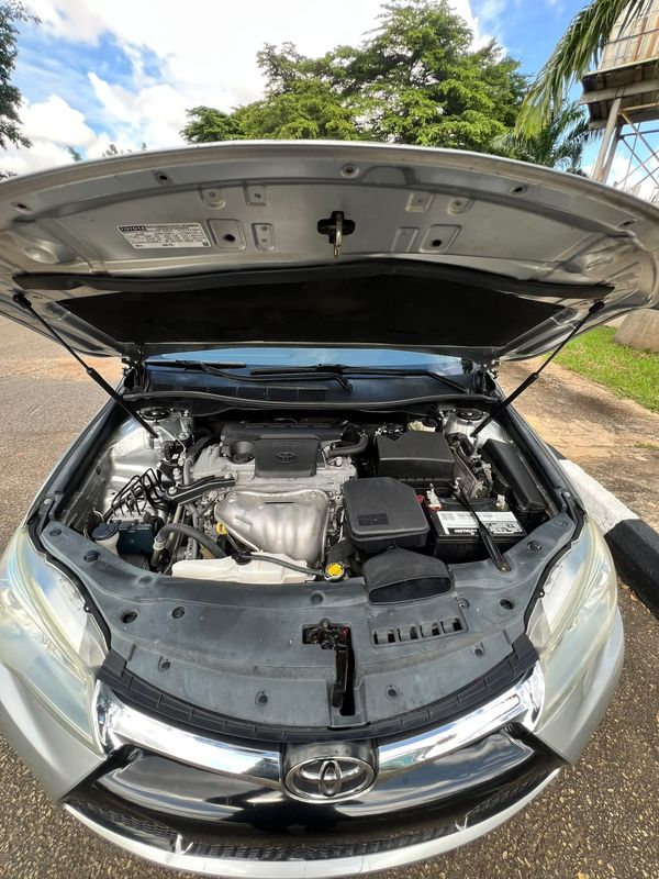 Thumbnail 2 of 2015 Toyota Camry XLE