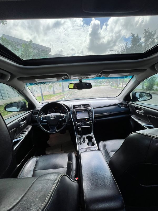 Thumbnail 3 of 2015 Toyota Camry XLE