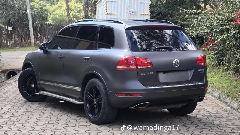 Main image of 2011 Volkswagen Touareg