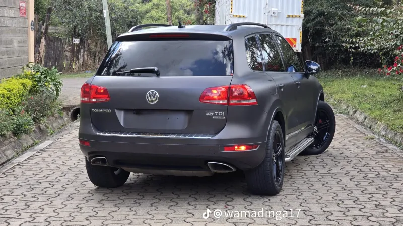Thumbnail 3 of 2011 Volkswagen Touareg