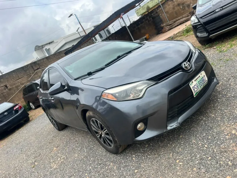 Thumbnail 3 of 2014 Toyota Corolla le