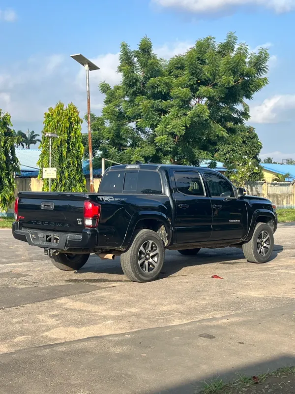 Thumbnail 4 of 2019 Toyota Tacoma TRD Sport