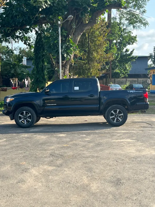 Thumbnail 5 of 2019 Toyota Tacoma TRD Sport