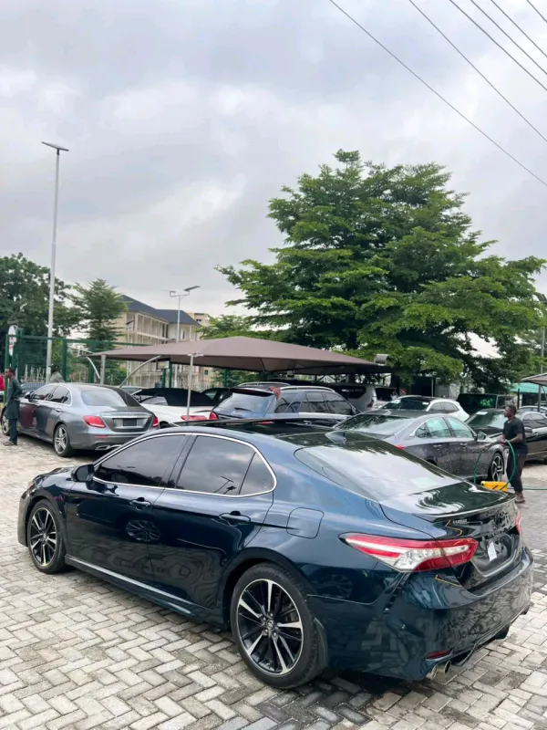 Thumbnail 4 of 2018 Toyota Camry