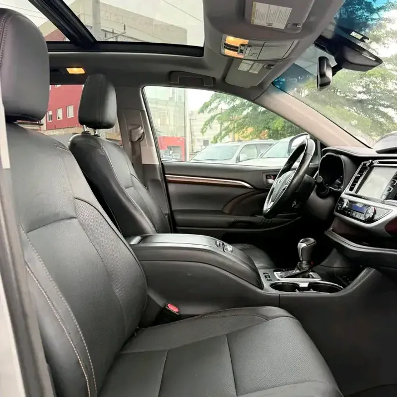 Thumbnail 9 of 2015 Toyota Highlander