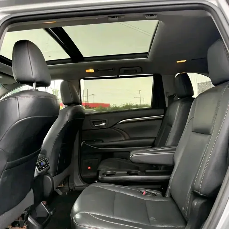Thumbnail 7 of 2015 Toyota Highlander