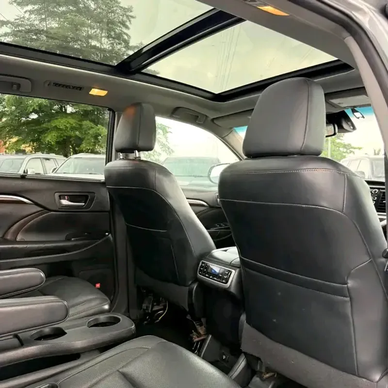 Thumbnail 5 of 2015 Toyota Highlander