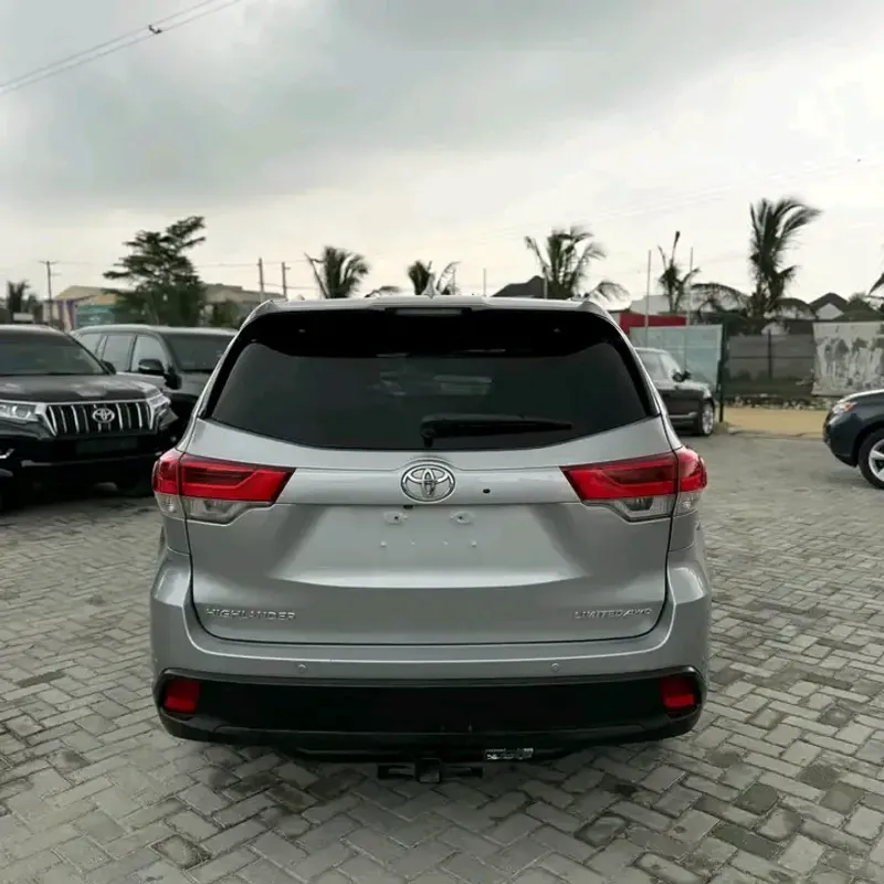 Thumbnail 4 of 2015 Toyota Highlander