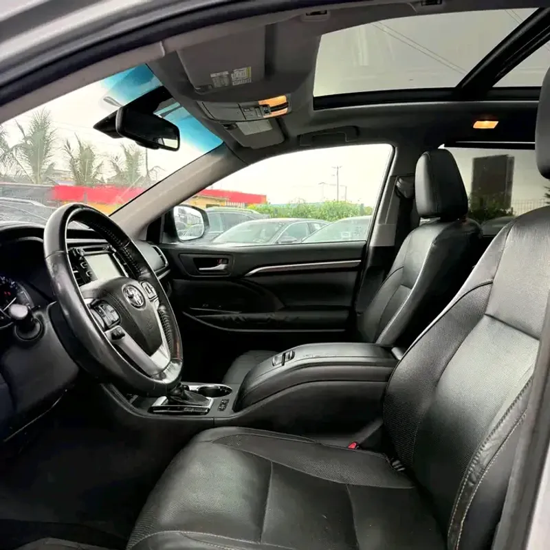 Thumbnail 10 of 2015 Toyota Highlander