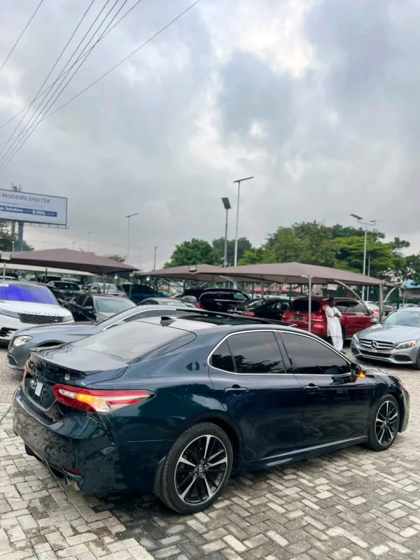 Thumbnail 2 of 2018 Toyota Camry