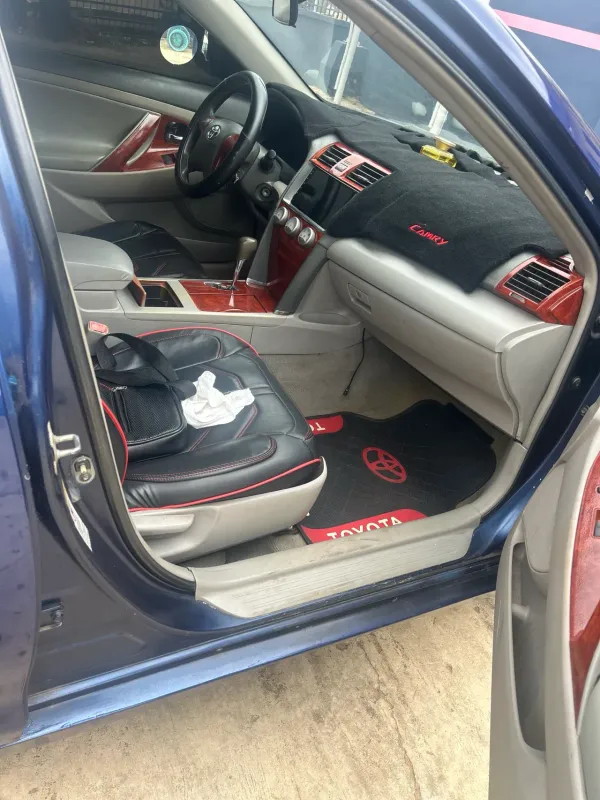 Thumbnail 8 of 2010 Toyota Camry LE
