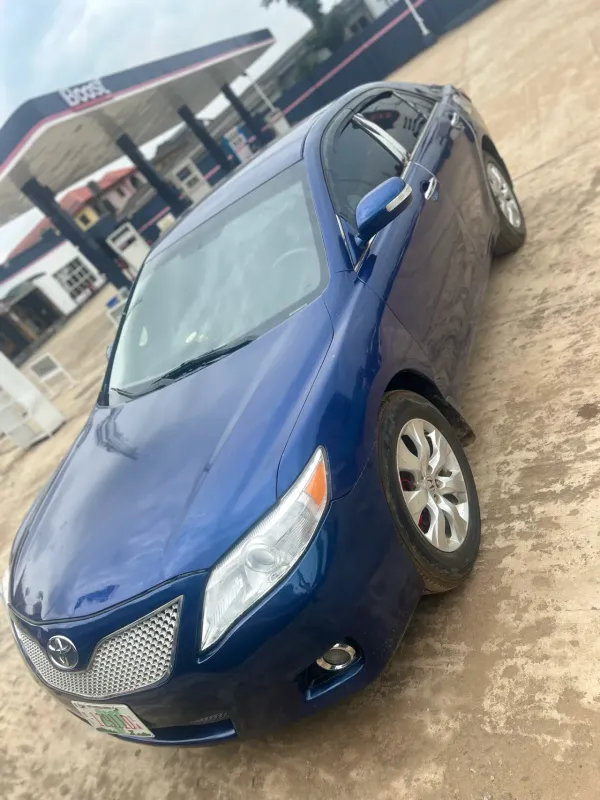 Thumbnail 3 of 2010 Toyota Camry LE