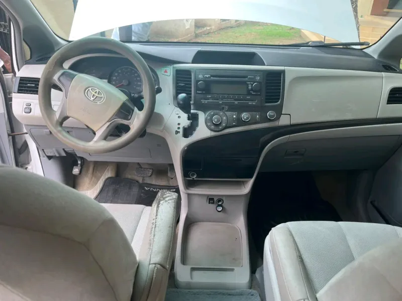 Thumbnail 2 of 2013 TOYOTA Sienna
