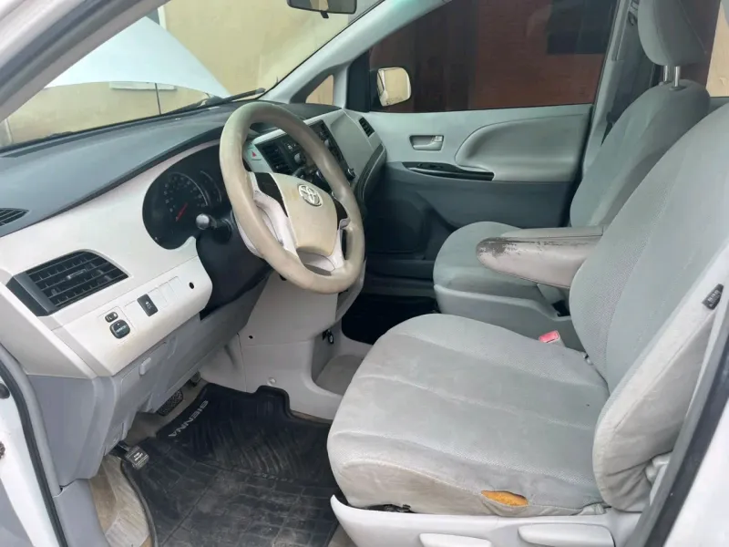 Thumbnail 4 of 2013 TOYOTA Sienna
