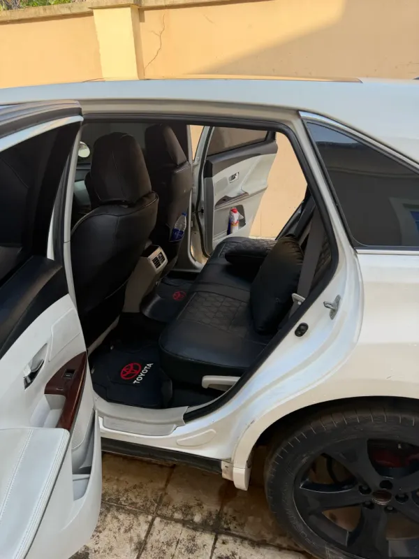 Thumbnail 10 of 2011 Toyota Venza