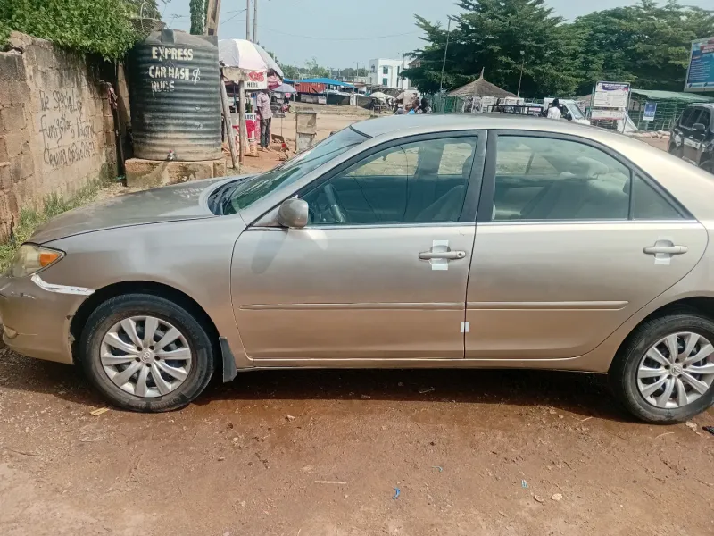 Thumbnail 3 of 2004 Toyota Camry LE