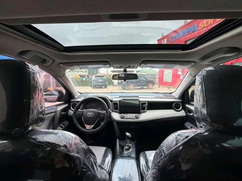 Thumbnail 7 of 2015 TOYOTA RAV4 Xle