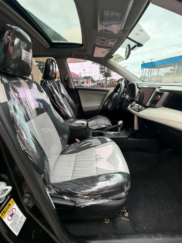 Thumbnail 5 of 2015 TOYOTA RAV4 Xle