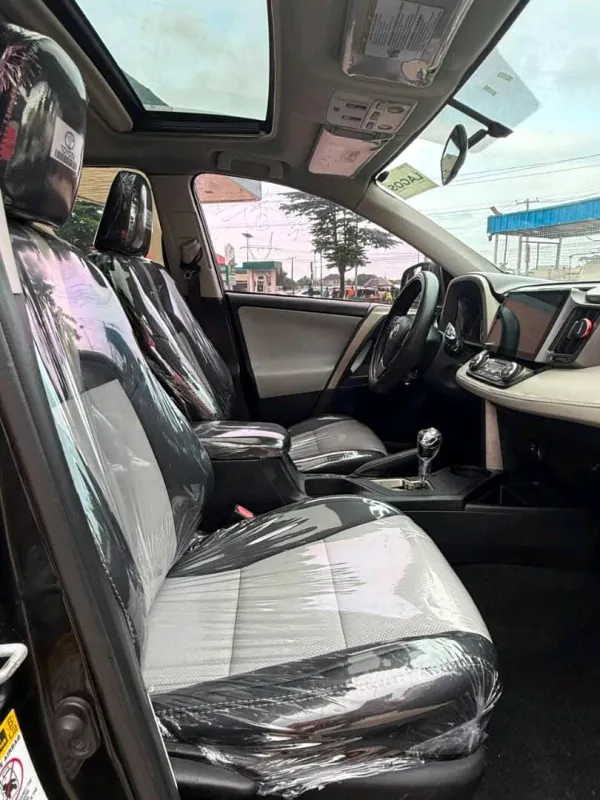 Thumbnail 6 of 2015 TOYOTA RAV4 Xle