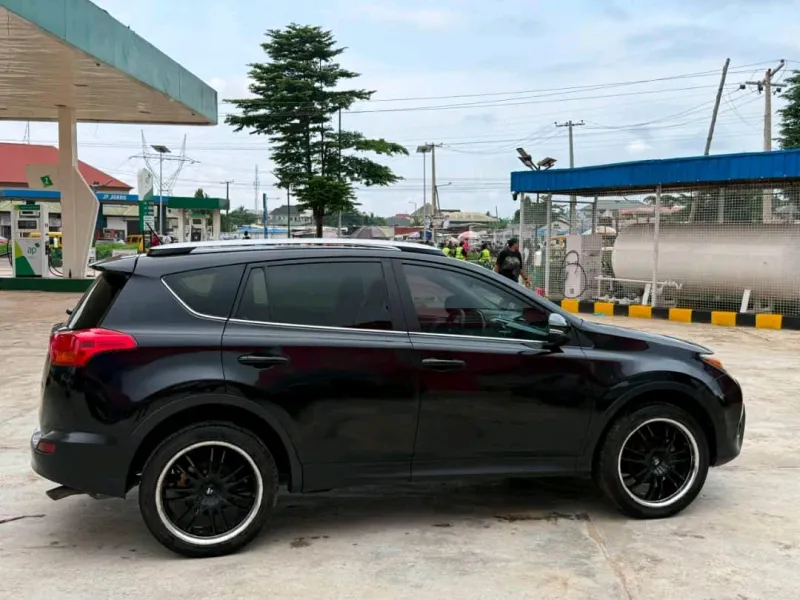 Thumbnail 8 of 2015 TOYOTA RAV4 Xle
