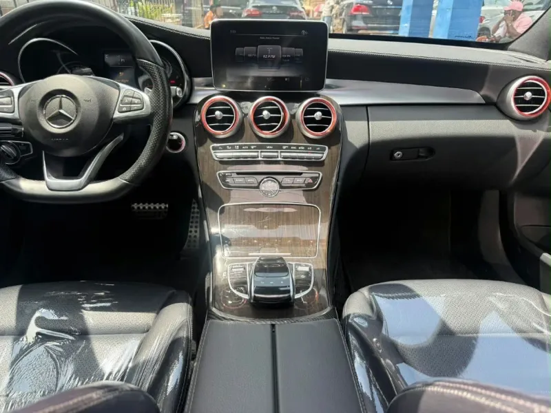 Thumbnail 3 of 2017 Mercedes-Benz C-Class Standard / Base