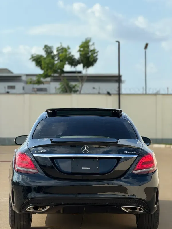 Thumbnail 5 of 2016 Mercedes-Benz C-Class 4matic