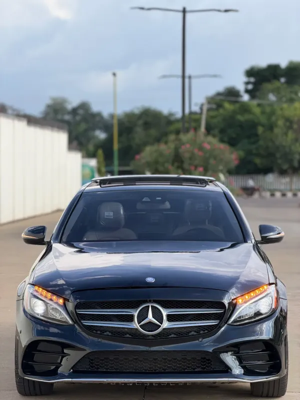 Thumbnail 3 of 2016 Mercedes-Benz C-Class 4matic
