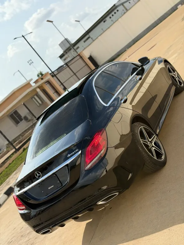 Thumbnail 4 of 2016 Mercedes-Benz C-Class 4matic