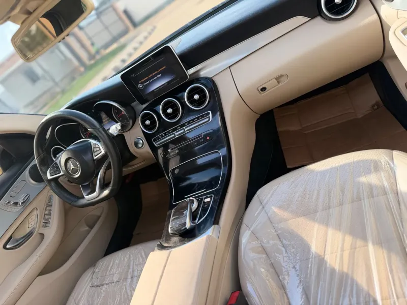 Thumbnail 7 of 2016 Mercedes-Benz C-Class 4matic