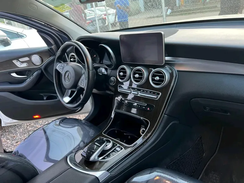 Thumbnail 4 of 2017 Mercedes-Benz GLC-Class