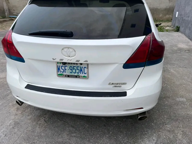 Thumbnail 4 of 2010 Toyota Venza