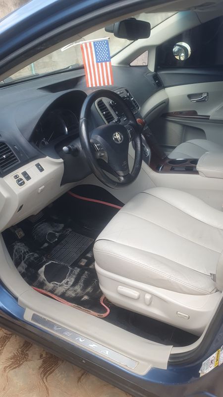 Thumbnail 2 of 2012 Toyota Venza SE