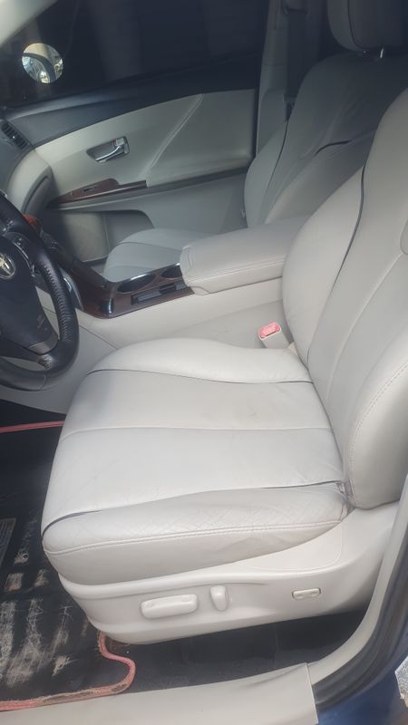 Thumbnail 3 of 2012 Toyota Venza SE