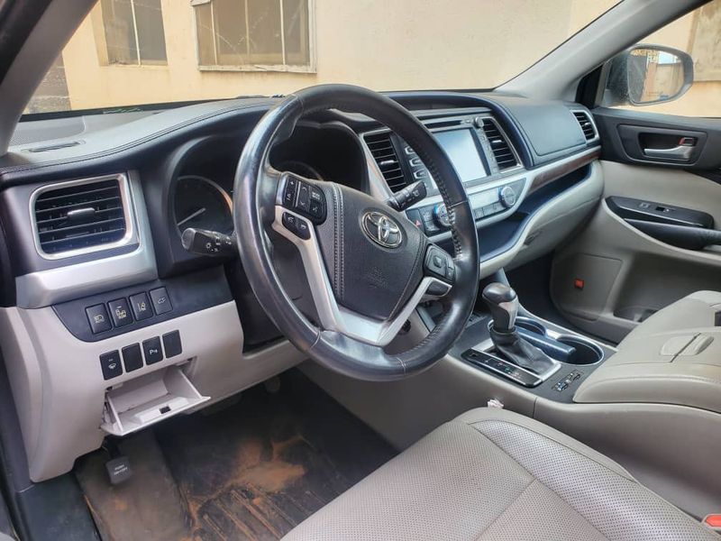 Thumbnail 3 of 2015 Toyota Highlander